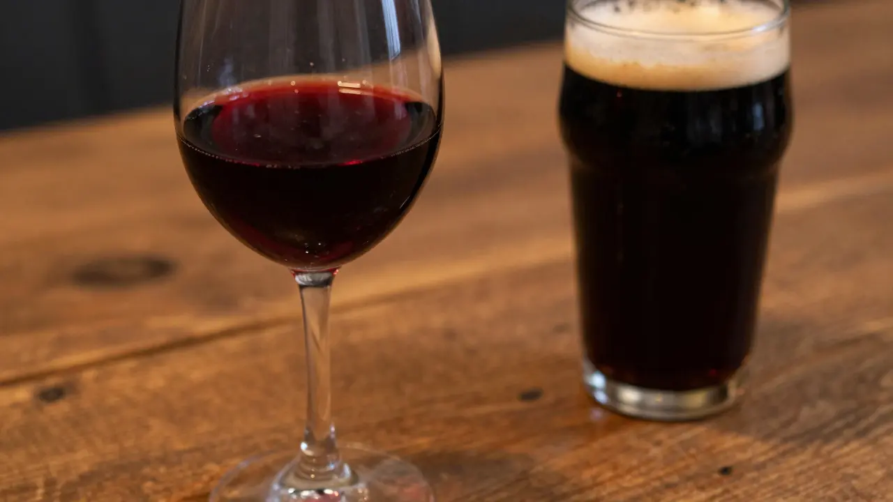 Který alkohol obsahuje histamin? Přehled nápojů pro citlivé trávení